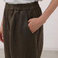 Gallery viewerに画像を読み込む, Hands of creation リネンイージーテーパードパンツ / No.1520320