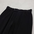 Gallery viewerに画像を読み込む, THE DAY MOLESKIN PLEATED TROUSERS / D25MS-04002
