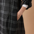 Gallery viewerに画像を読み込む, Veritecoeur リネンチェックスキッパーワンピース / VC-2810