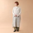 Gallery viewerに画像を読み込む, Veritecoeur リネンチェックスキッパーワンピース / VC-2810