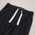 Load image into Gallery viewer, sillage baggy trousers pleats deadstock watahiko tex sashiko / SL25FW-BPLDSW-NYWH