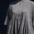 Gallery viewerに画像を読み込む, MAISON DE SOIL HANDWOVEN BANDED COLLAR SHIRT DRESS WITH PINTUCK