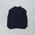 갤러리 뷰어로 이미지로드, maison de soil 60s AUTOLOOM LINEN PLAIN OVERDYE FRENCH/SL FRILL COLLAR SHIRTS / INMDS26001D