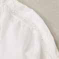 Gallery viewerに画像を読み込む, Veritecoeur レースギャザー ブラウス / VC-2498