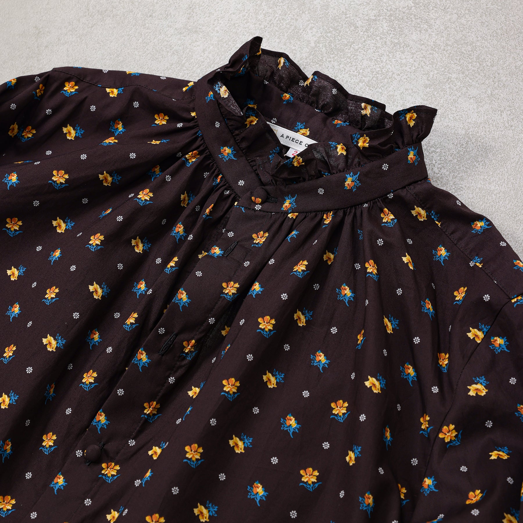 A PIECE OF LIBRARY リバティクリオフリルブラウス / 425504