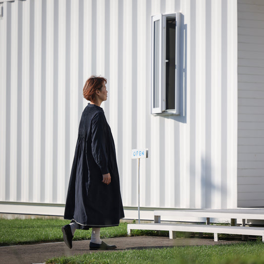 maison de soil mini pintuck banded collar shirt dress / S4725724000