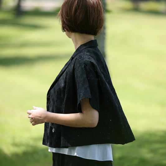 the last flower of the afternoon Open-collar cropped overshirt