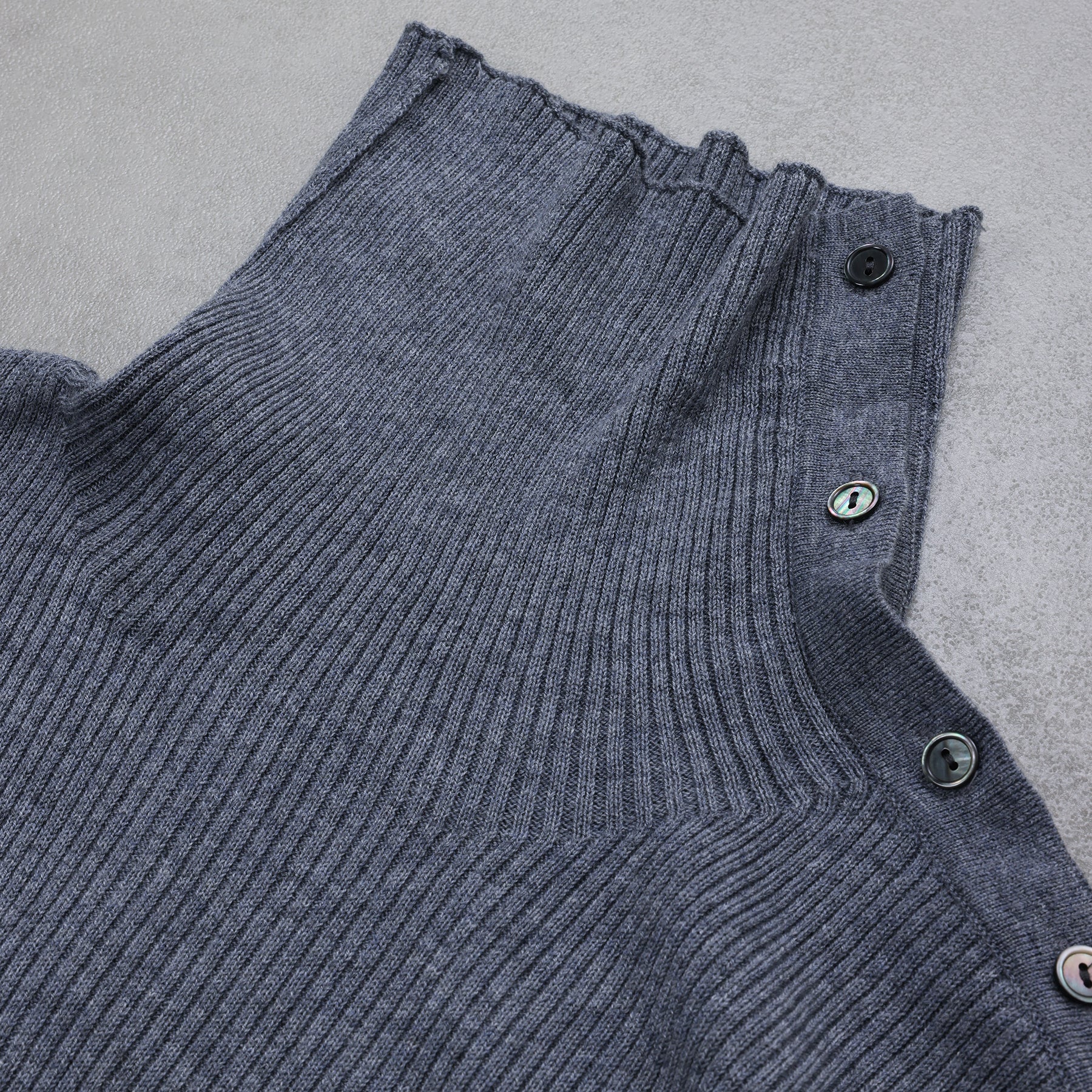 mizuiro ind asymmetry collar rib pullover / 3-220117