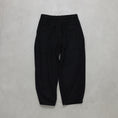 Gallery viewerに画像を読み込む, THE DAY SUPER 180’s EASY TROUSERS / D26AW-04006
