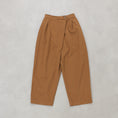 Gallery viewerに画像を読み込む, Veritecoeur Vegetable Dyeing フロントタックパンツ / VC-2753
