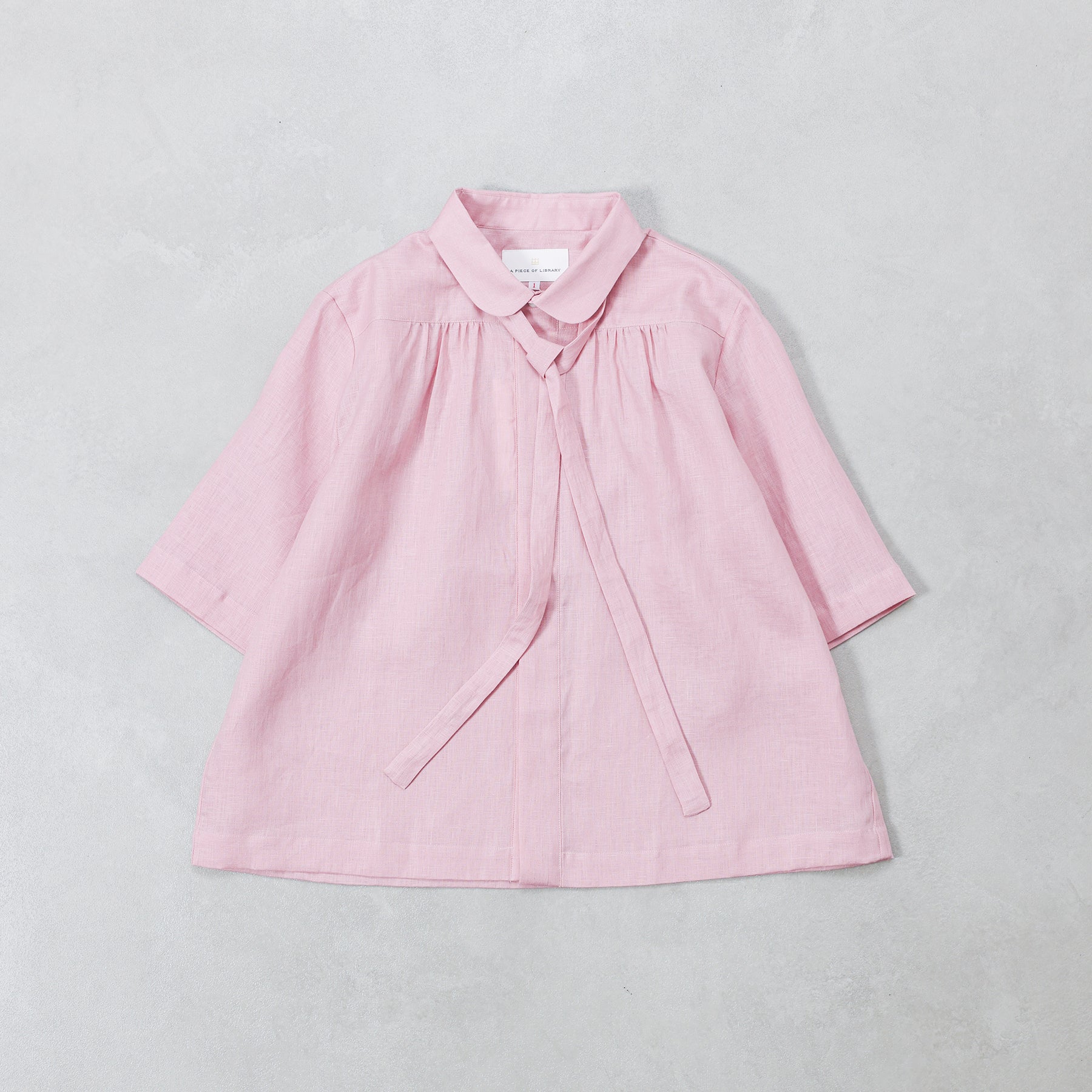 A PIECE OF LIBRARY ナチュラルリネンマーガレットブラウス / 426109