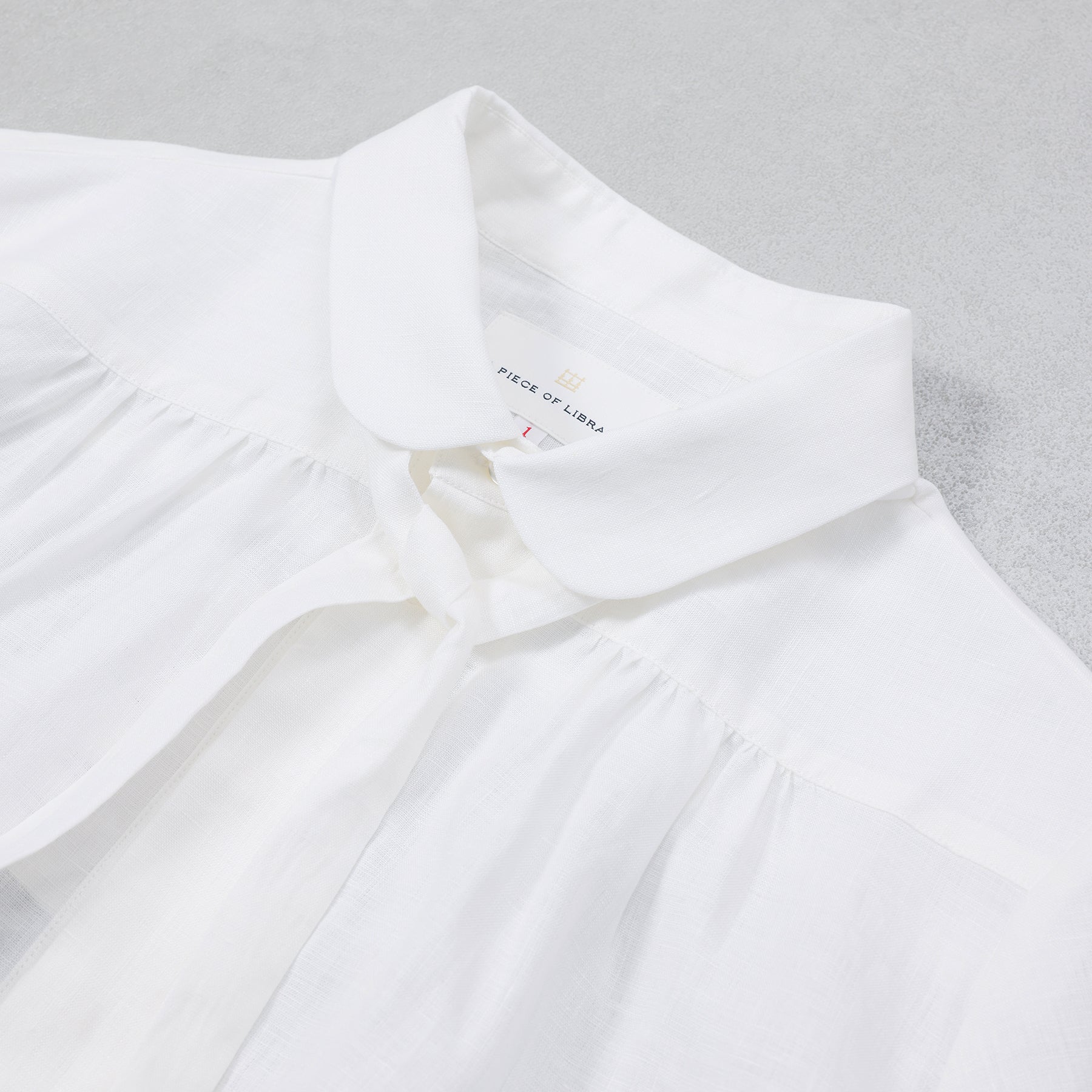 A PIECE OF LIBRARY ナチュラルリネンマーガレットブラウス / 426109