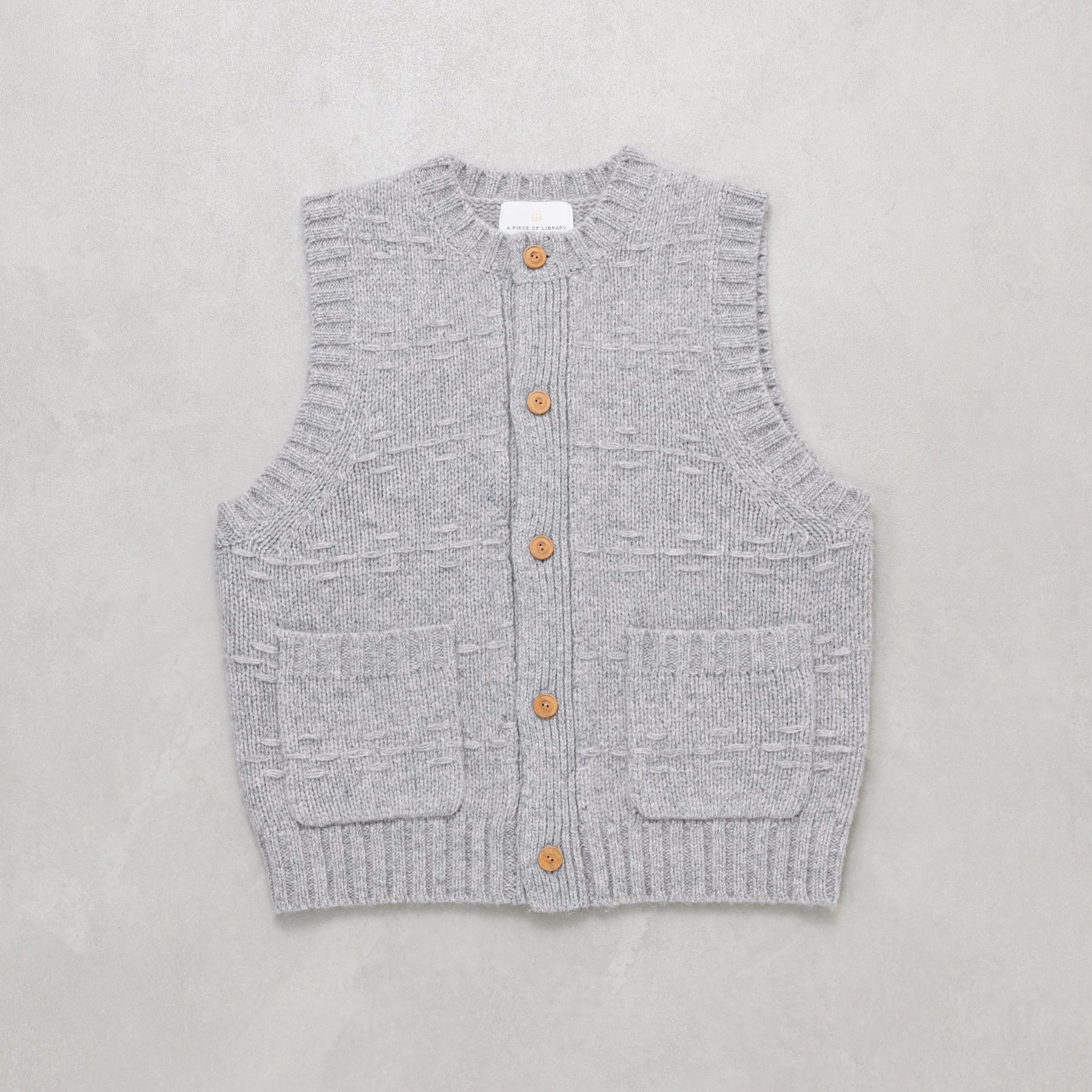 A PIECE OF LIBRARY シルキーウールアイランドベスト / 325510