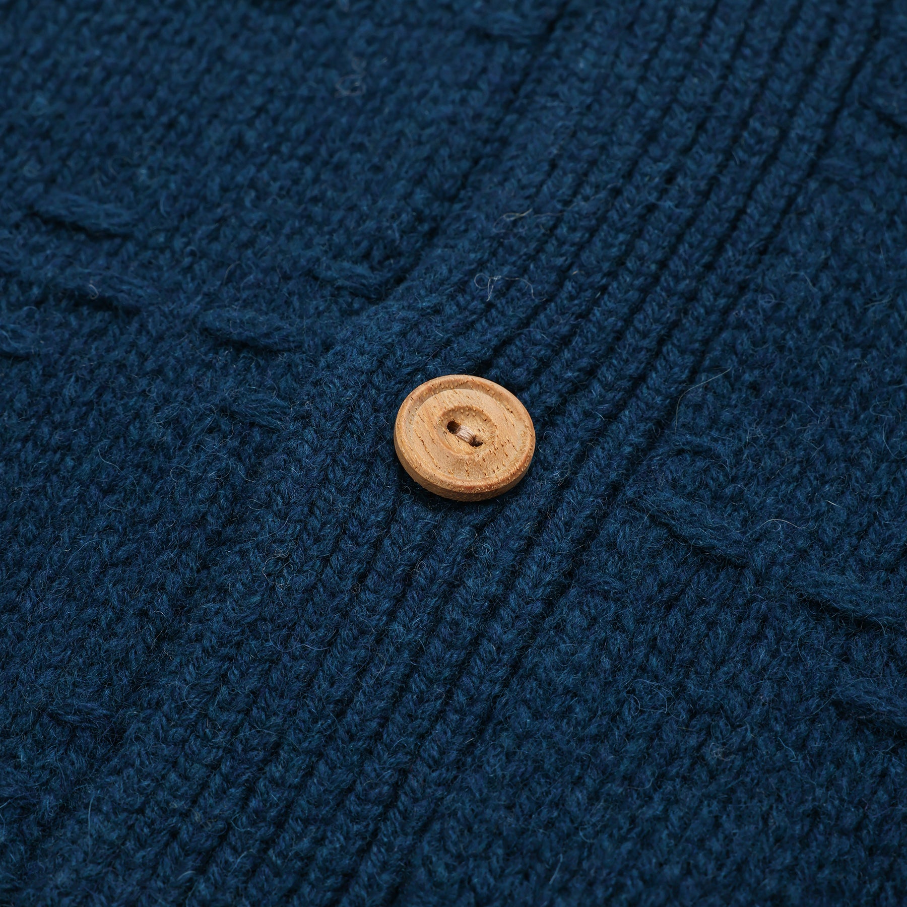 A PIECE OF LIBRARY シルキーウールアイランドベスト / 325510