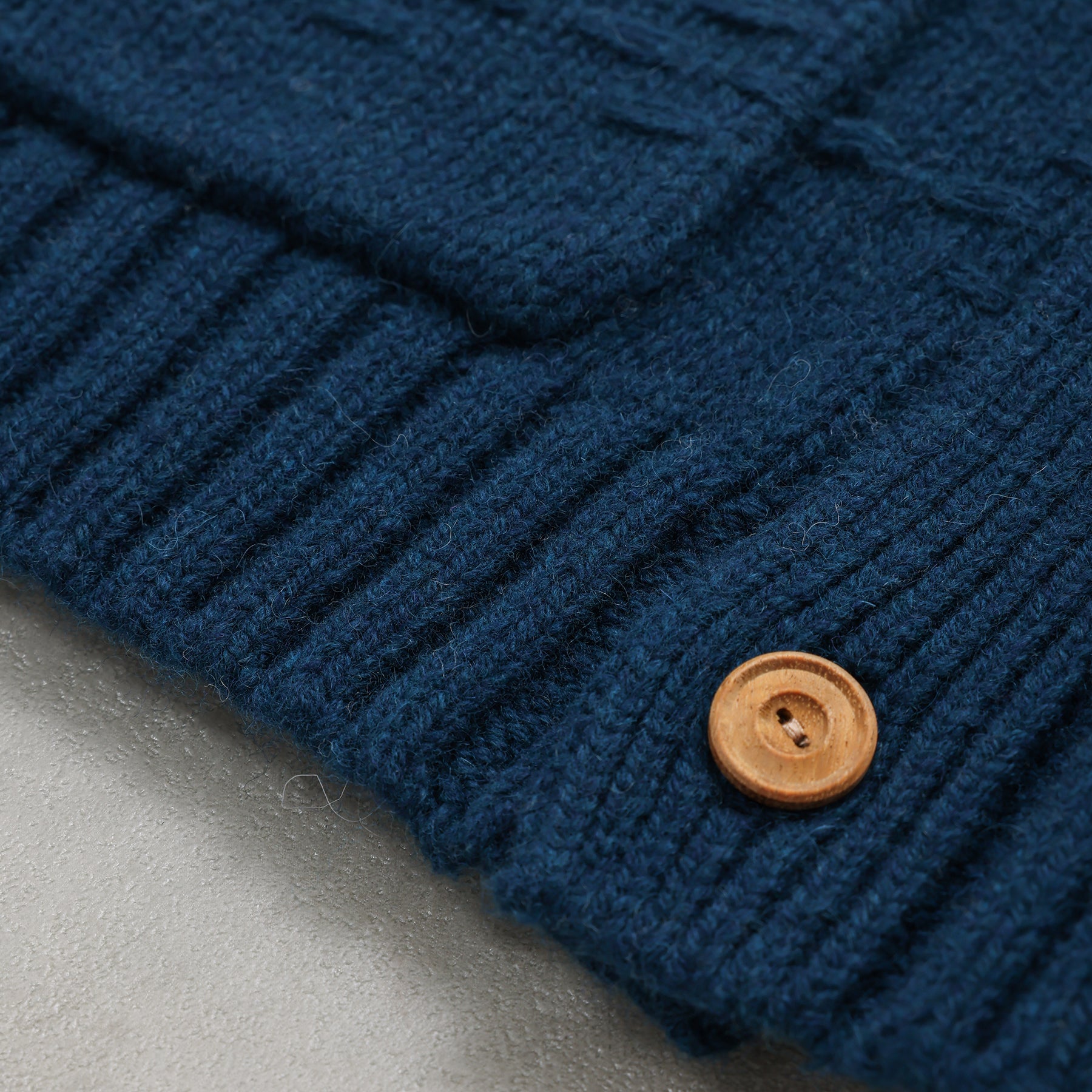 A PIECE OF LIBRARY シルキーウールアイランドベスト / 325510