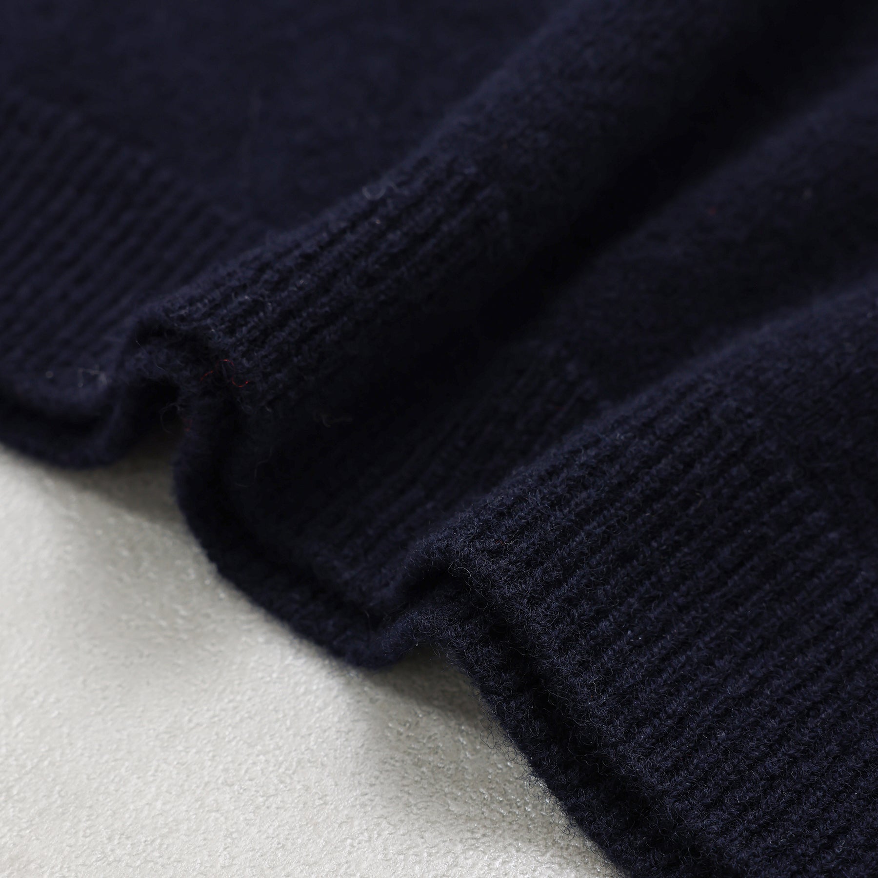 A PIECE OF LIBRARY ヴァージンウールグランニット / 325502