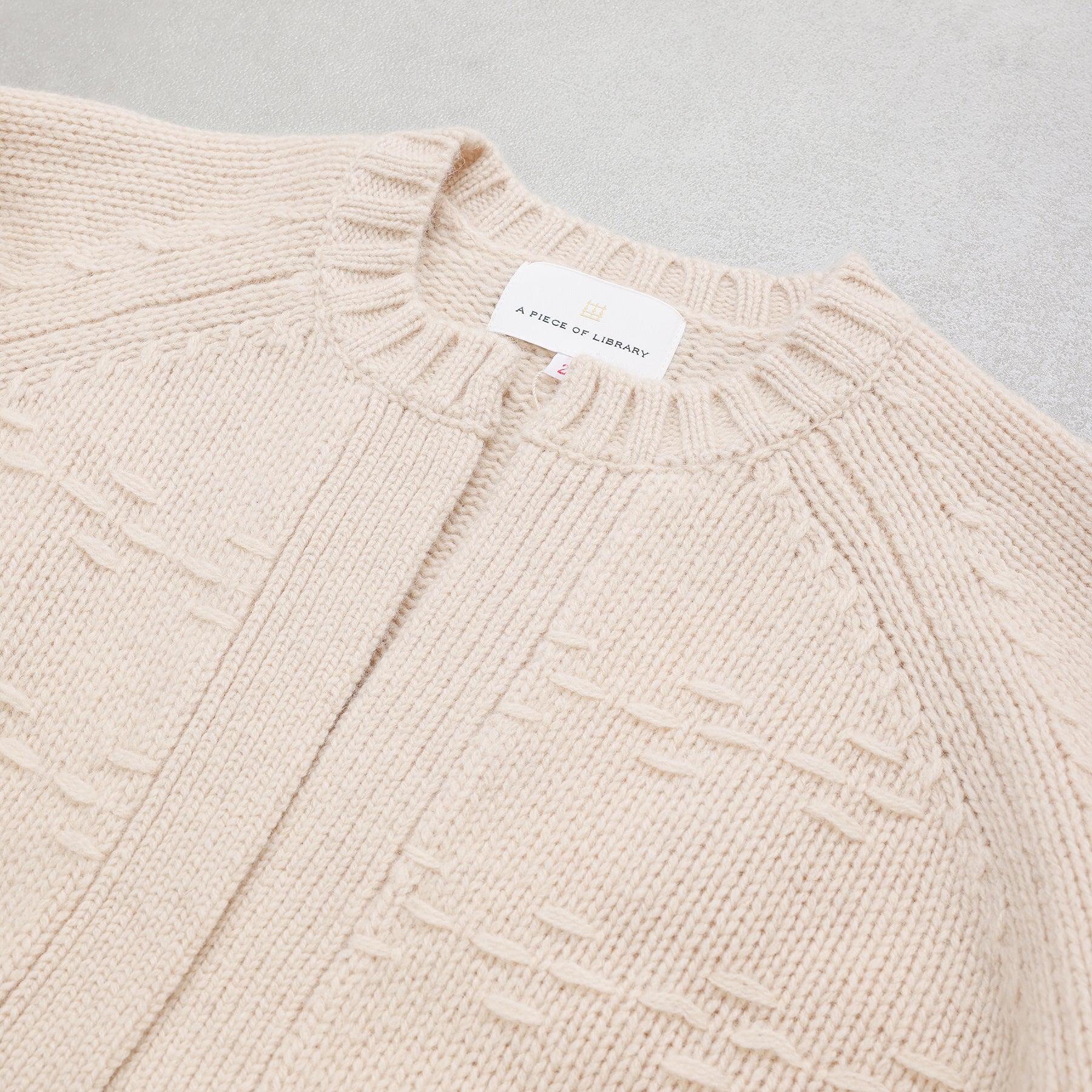 A PIECE OF LIBRARY シルキーウールアイランドカーデ / 325511