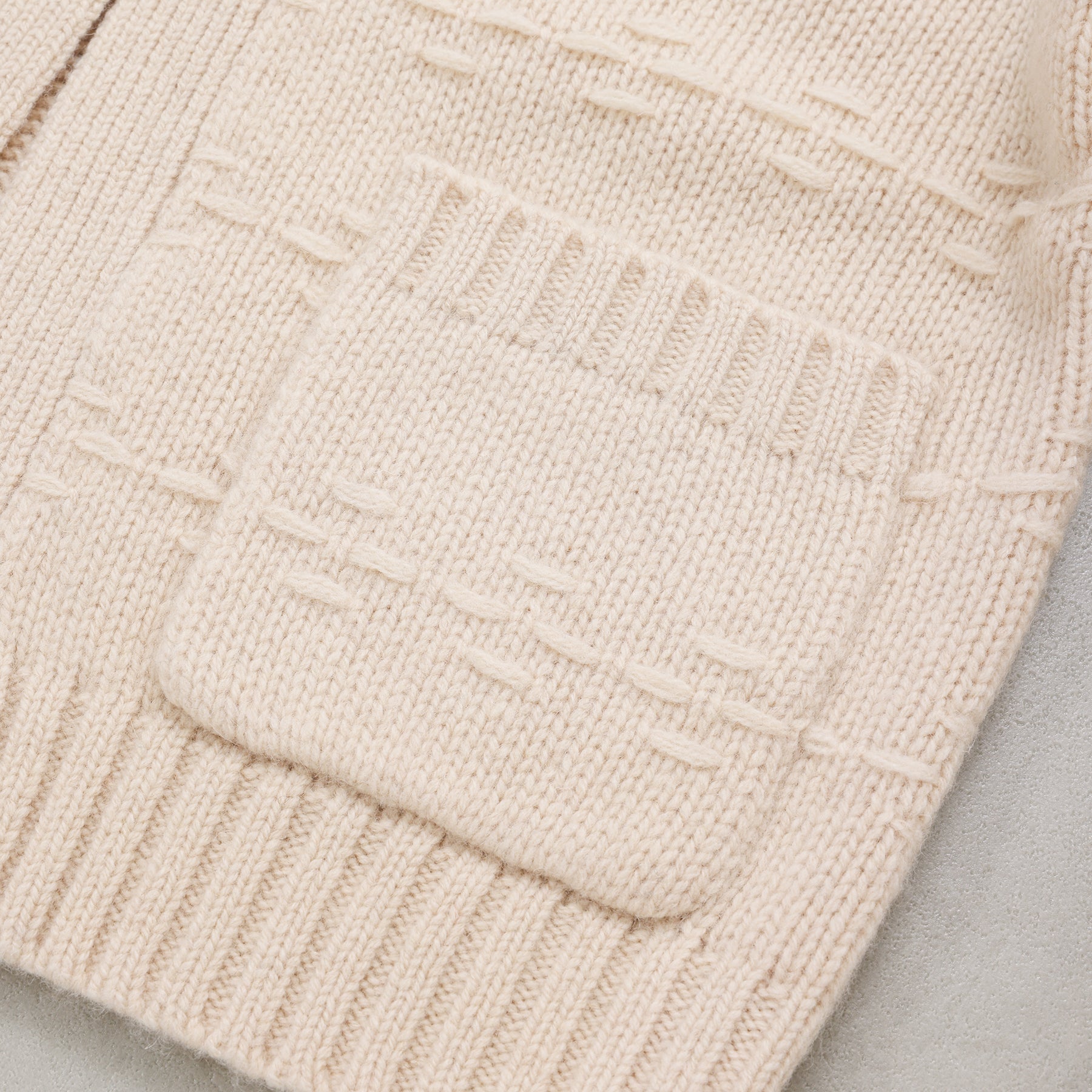 A PIECE OF LIBRARY シルキーウールアイランドカーデ / 325511