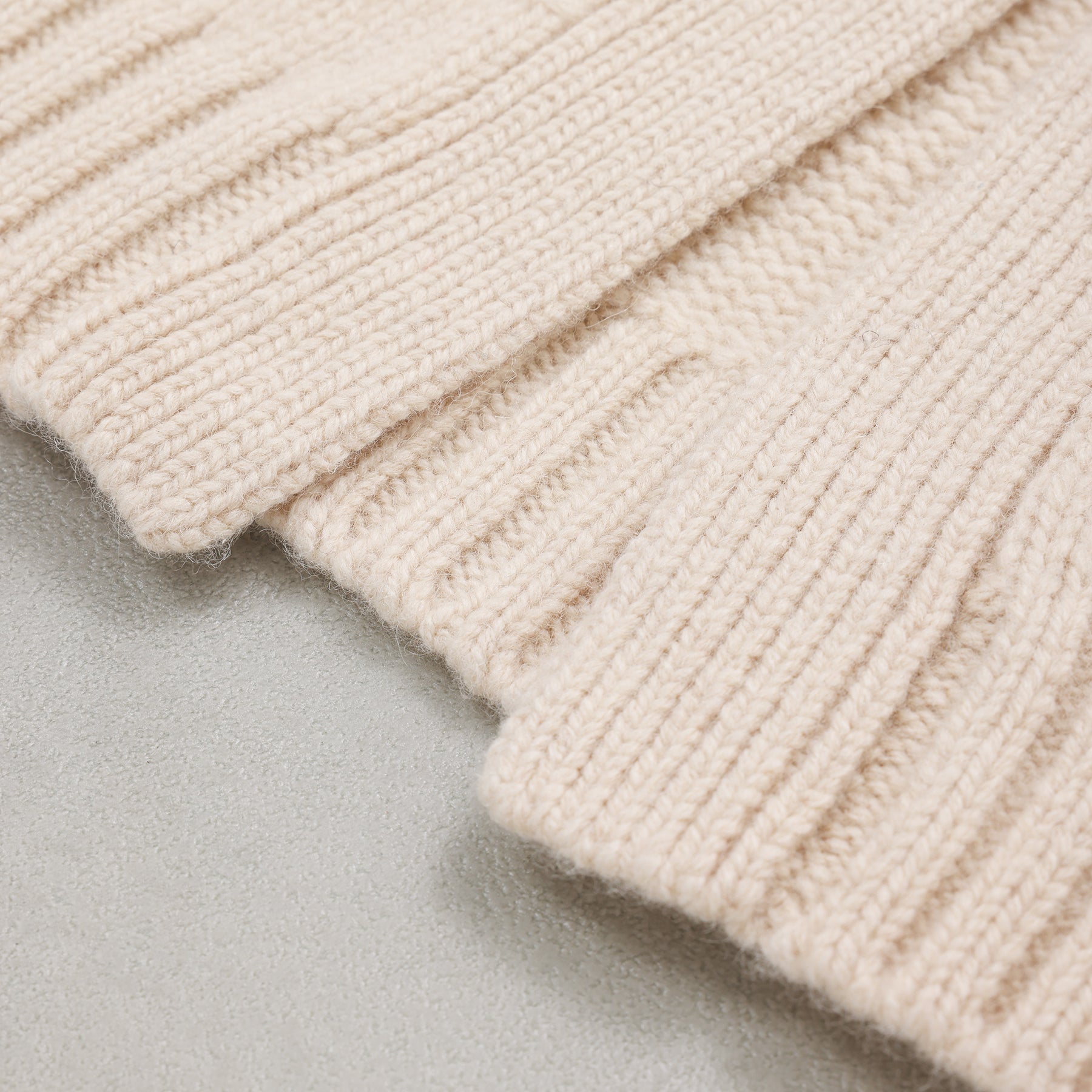 A PIECE OF LIBRARY シルキーウールアイランドカーデ / 325511