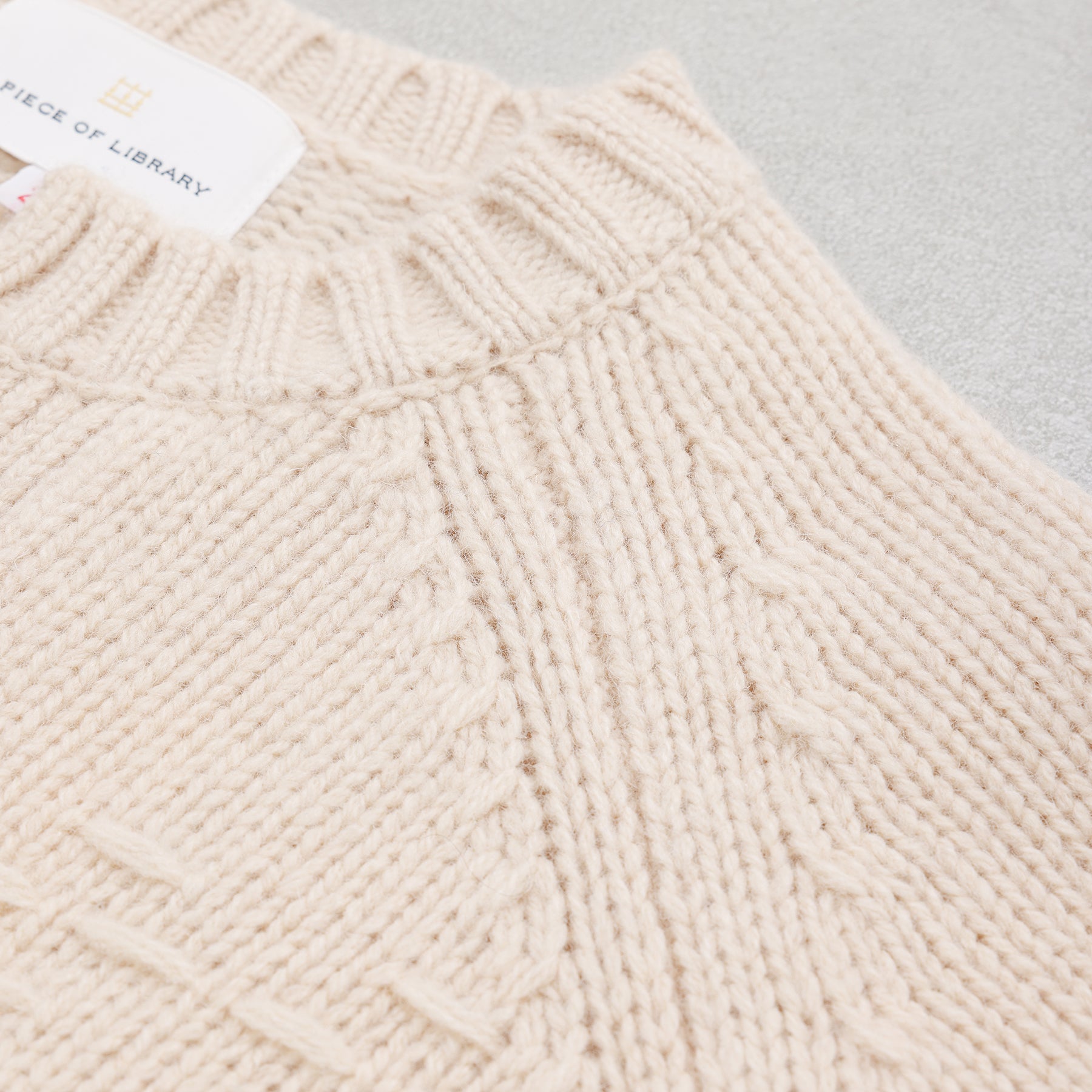 A PIECE OF LIBRARY シルキーウールアイランドカーデ / 325511