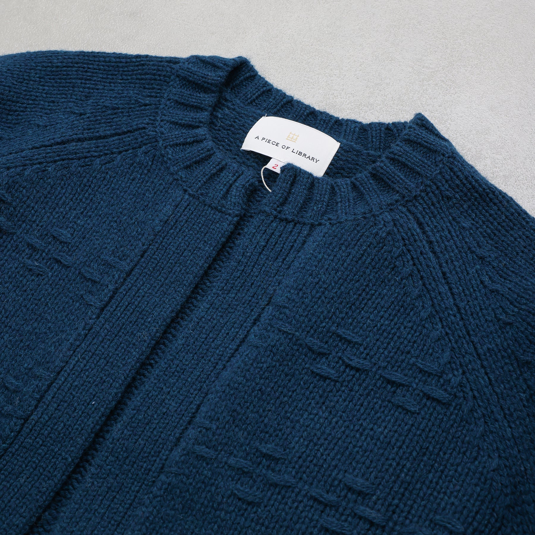 A PIECE OF LIBRARY シルキーウールアイランドカーデ / 325511