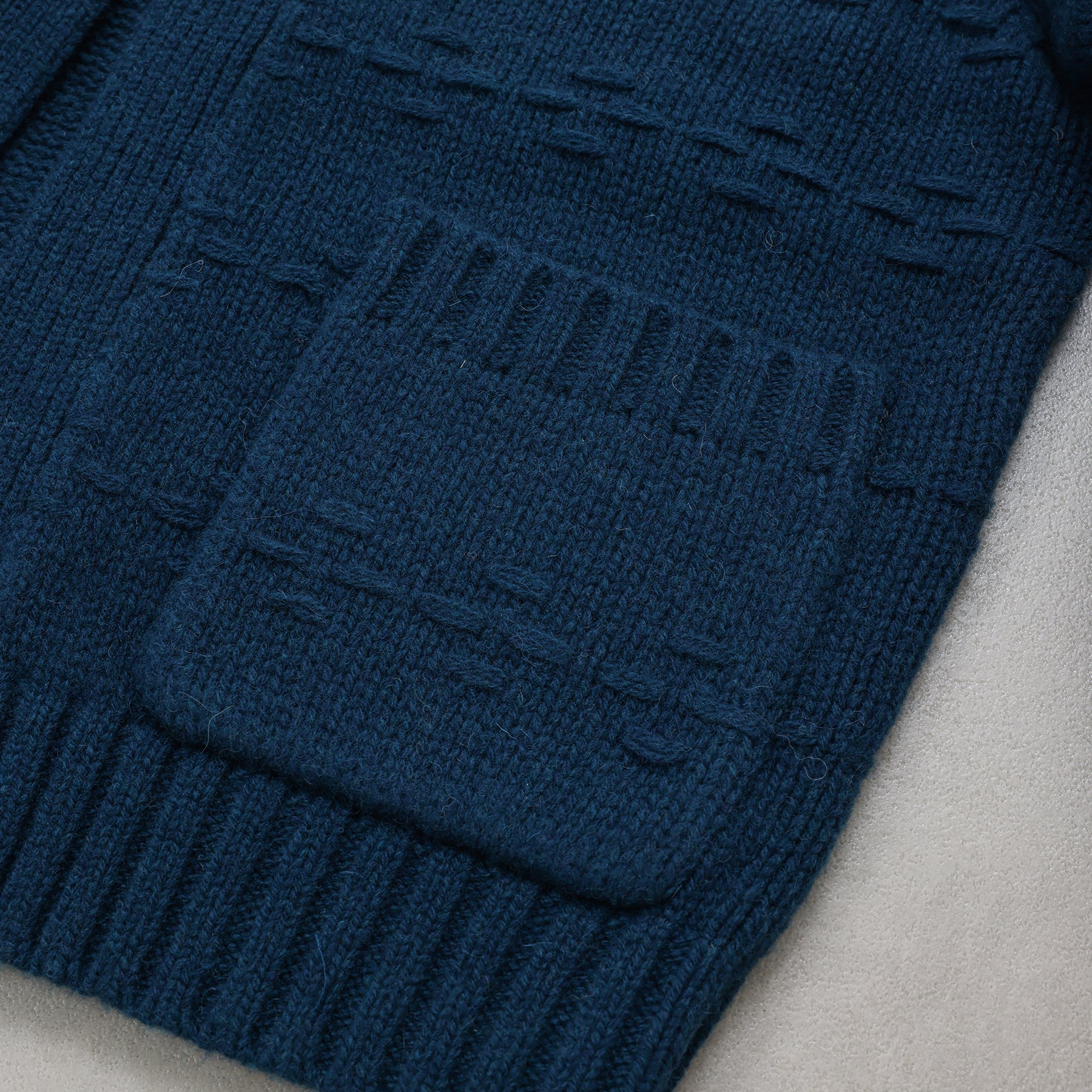 A PIECE OF LIBRARY シルキーウールアイランドカーデ / 325511