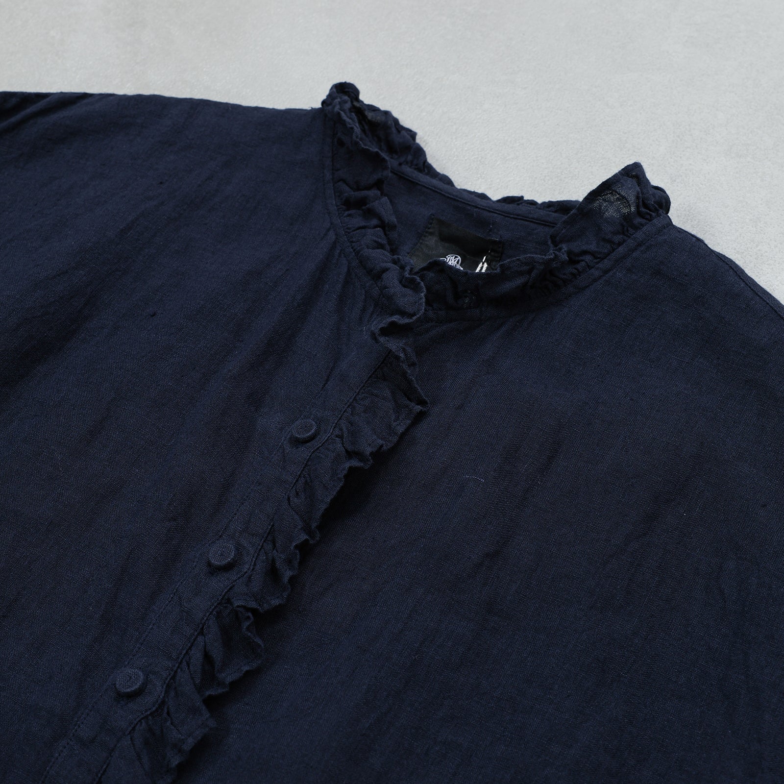 maison de soil  60s AUTOLOOM LINEN PLAIN OVERDYE FRENCH/SL FRILL COLLAR SHIRTS / INMDS26001D