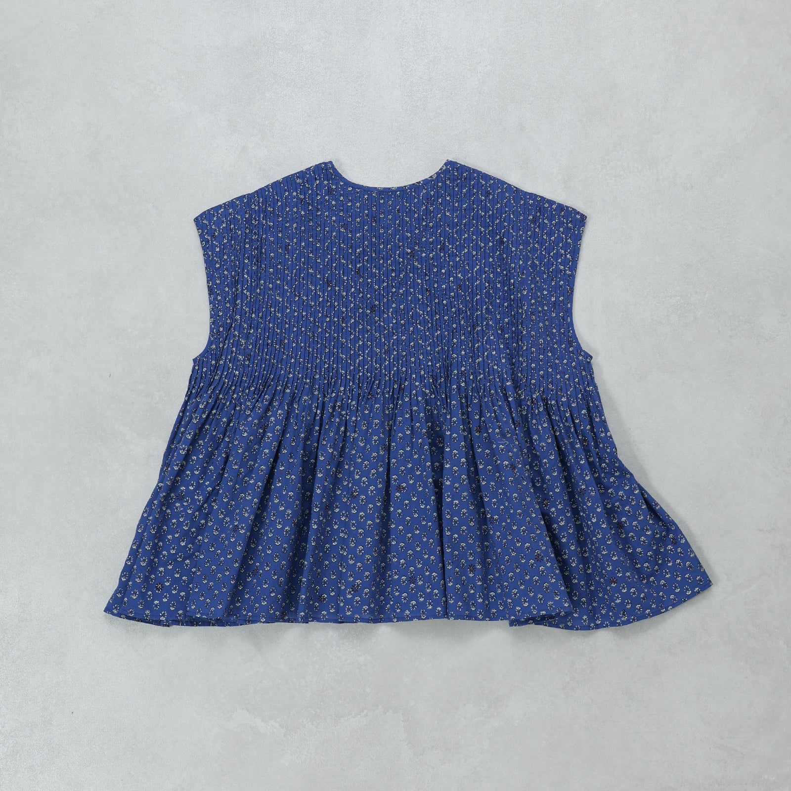 maison de soil 80s VOILE SMALL GENTIANA BLOCK PRINT CREW-NECK BUTTON F/SLEEVE SHIRT WITH PINTUCK / NMDS26252