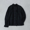 Load image into Gallery viewer, Nigel Cabourn ギャザーカラーブラウス / 80530810101

