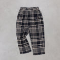Gallery viewerに画像を読み込む, maison de soil 2TUCK TAPERED EASY PANTS / S4725735000
