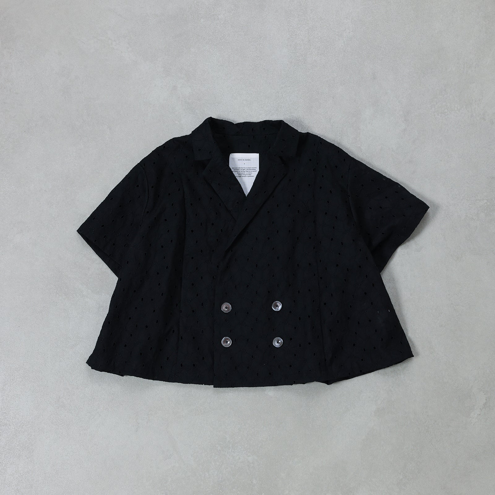 the last flower of the afternoon Open-collar cropped overshirt